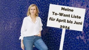 Frau mit Schild