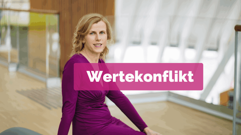 Frau in einem Foyer